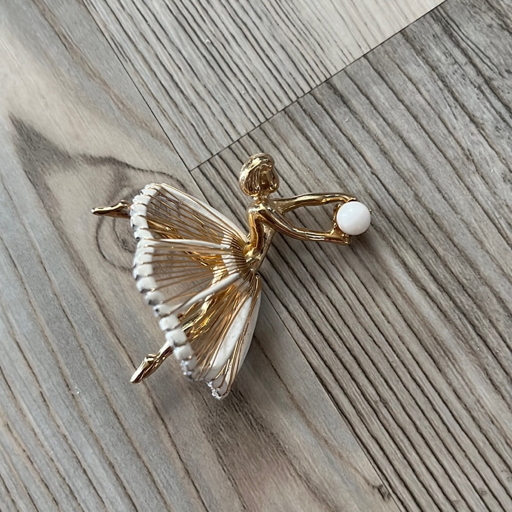 Vintage Brooch “Brooks” brand